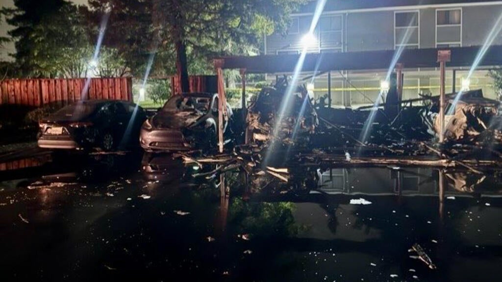 Overnight fire at San Jose housing complex damages more than 20 vehicles, carport — CBS Bay Area (KPIX), Pleasanton Community news