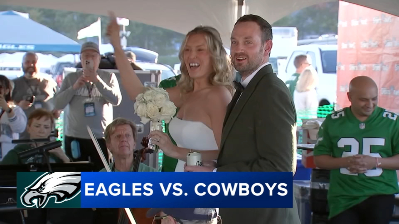 Chicago couple Lindsey Carl, Brandon Byrd get married at Philadelphia Eagles tailgate before MNF
       — Pleasanton Community news