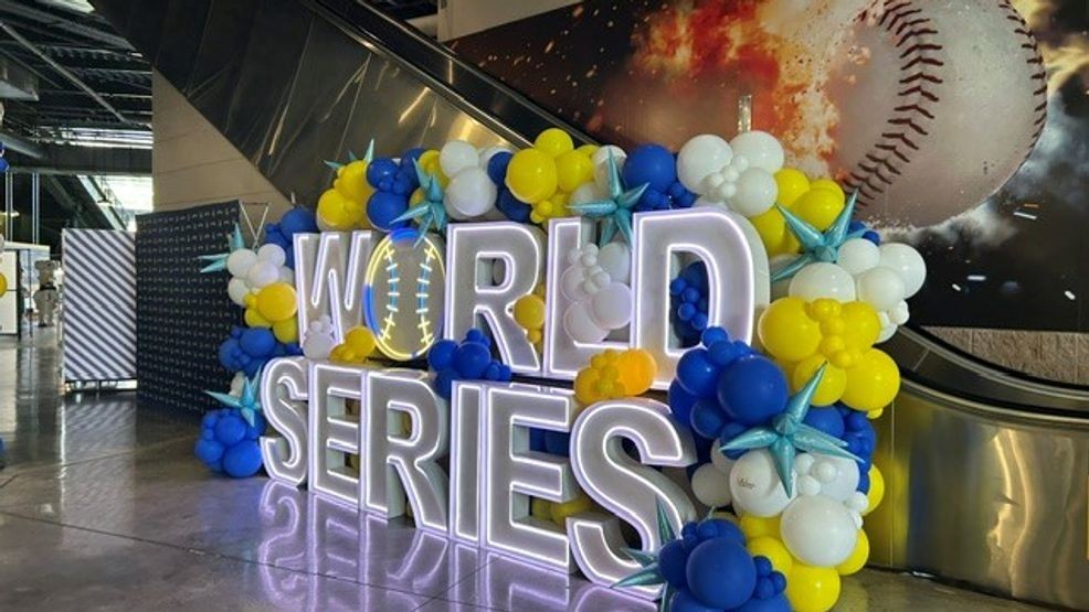 Scenes from outside the stadium| World Series Game 1 gallery — Fox 11 Green Bay Sports, Pleasanton Arts news