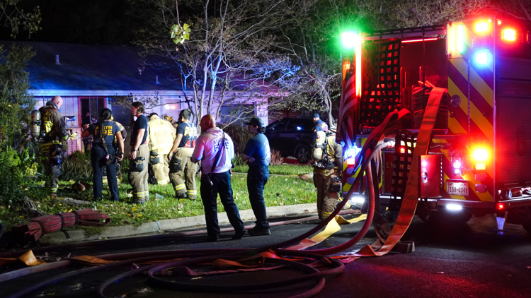 Crews put out house fire involving 2 homes Friday morning in North Austin — KCEN (Central Texas), Pleasanton Community news